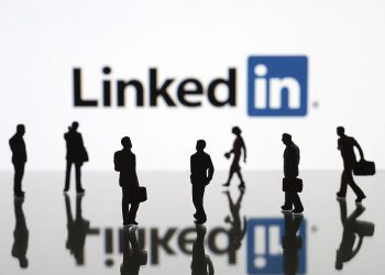 how to use LinkedIn to find a job?